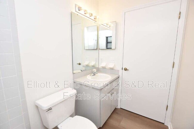 Building Photo - 2220 Maple Hill Ct