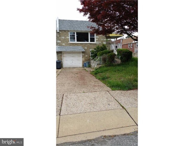 Building Photo - 9960 Woodfern Rd