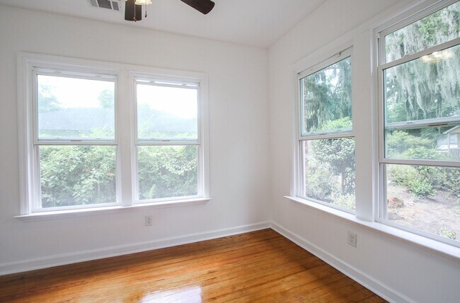 Building Photo - Spacious 4 Bedroom, 2.5 Bath Home in Savan...