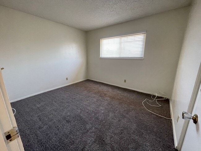Building Photo - Beautifully Maintained Northern Vandenberg...