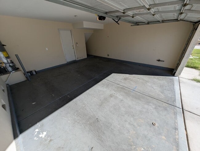 Building Photo - 4368 Holden St