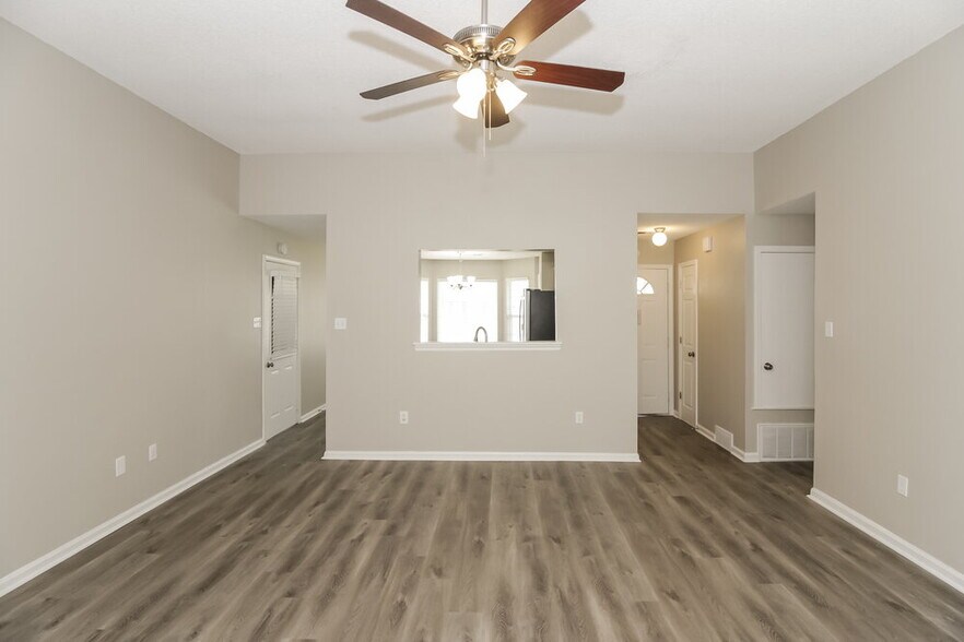 Building Photo - 9831 Riggan Dr