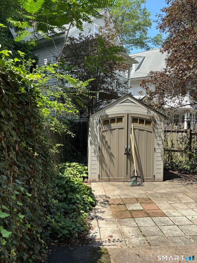Building Photo - 246 Goffe Terrace