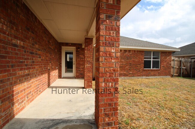 Building Photo - Conveniently Located!!!