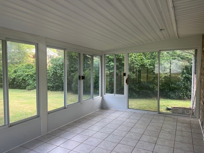 Building Photo - Beautiful one level home in JC!
