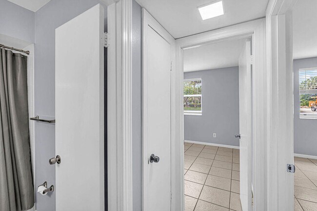 Building Photo - 333 SE Martin Ave