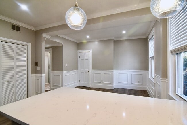 Building Photo - 61 Gates St