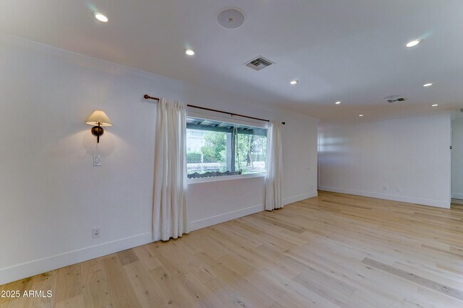 Building Photo - 4331 E Avalon Dr