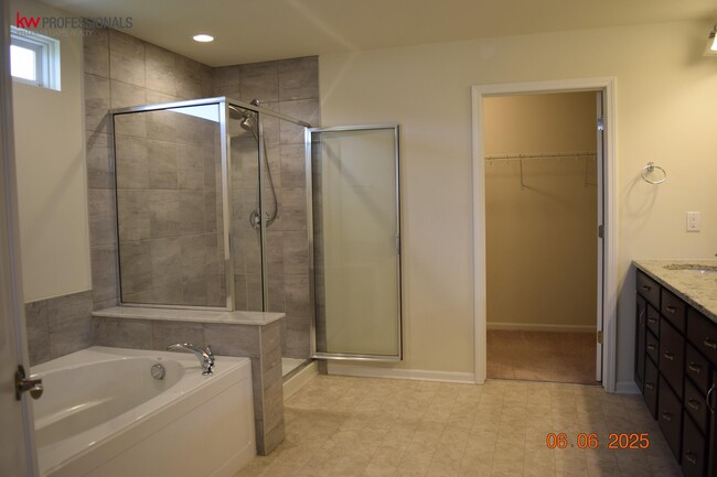 Building Photo - 49603 Shoreline Dr
