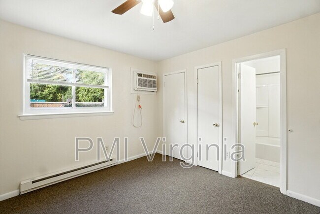 Building Photo - 9563 15th Bay St
