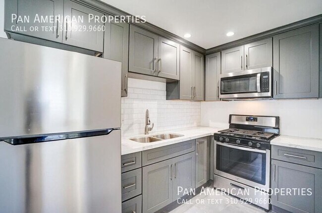 Building Photo - 1749 Cedar Ave