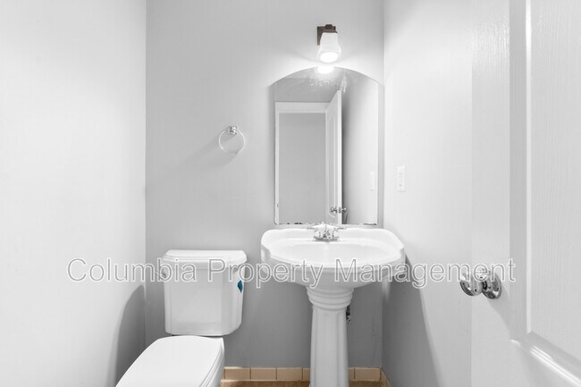 Building Photo - 1829 Providence St NE