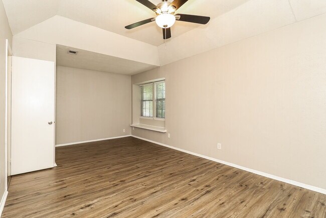 Building Photo - 1439 Colborne Dr