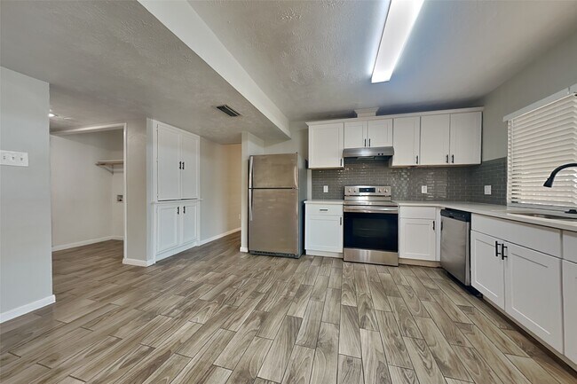 Building Photo - 3815 Marywood Dr