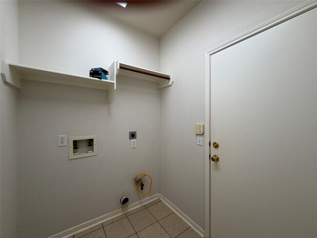 Building Photo - 7426 Maple Run Dr