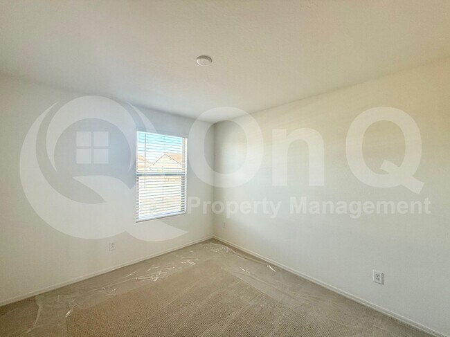Building Photo - 1435 E Angie Dr