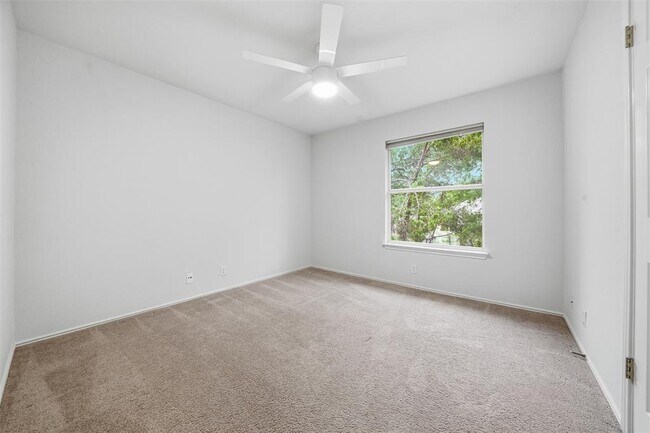 Building Photo - 5801 Marchmont Ln