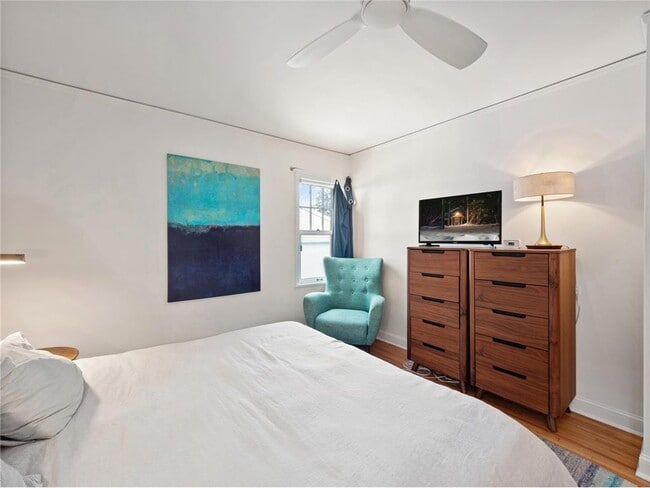 Building Photo - 4325 Chowen Ave S