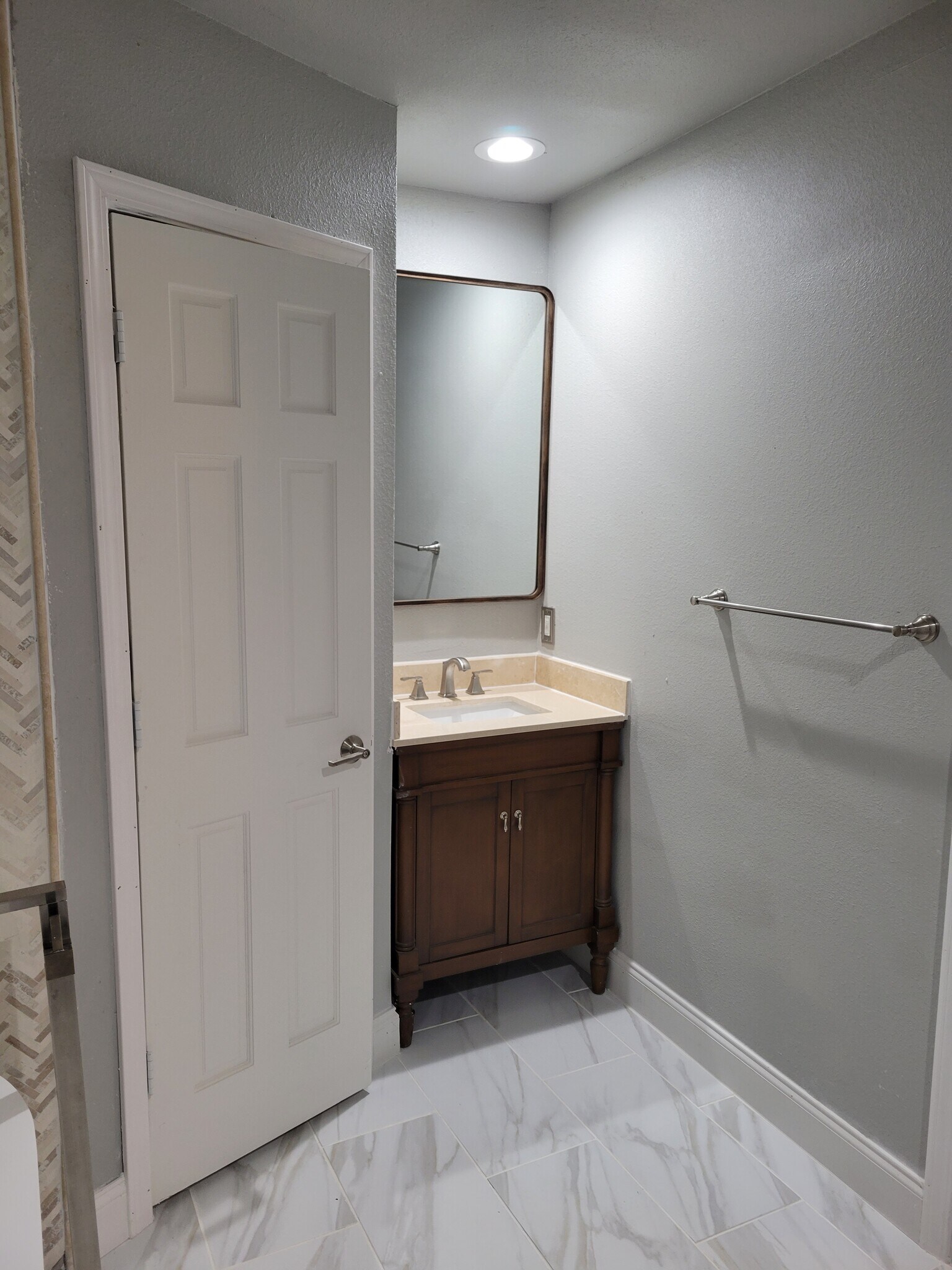 Building Photo - 220 Sendero Dr