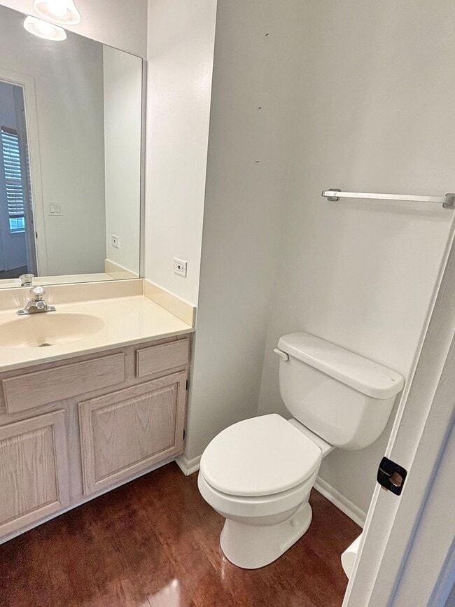 Building Photo - Updated 2-Bed, 2.5-Bath Townhome with Mode...