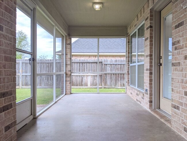 Building Photo - May Move In! 3 Bed 2 Bath In Edelweiss Gar...