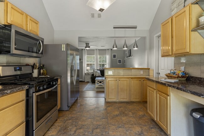 Building Photo - 4911 S Cincinnati Ave