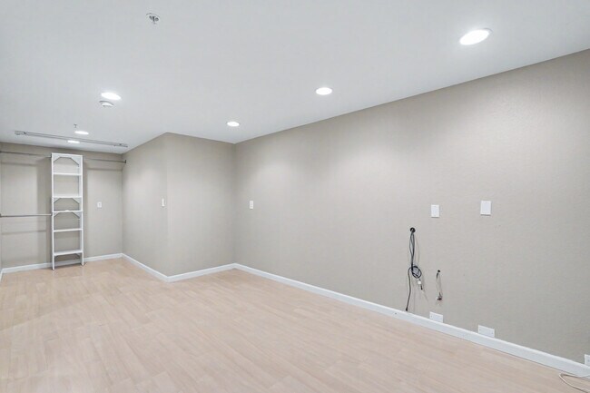 Building Photo - 437 Camille Cir