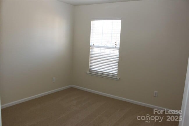 Building Photo - 2715 Old Ironside Dr