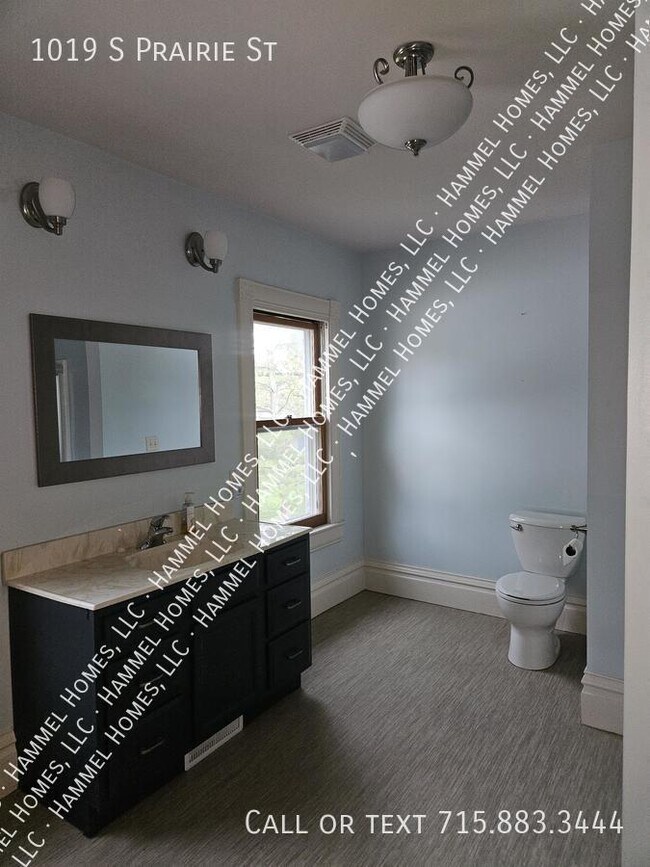 Building Photo - 1019 S Prairie St