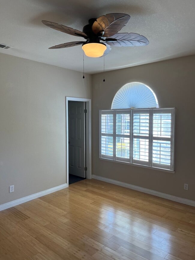 Building Photo - Spacious 3 Bedroom, 2-bathroom Beautiful H...