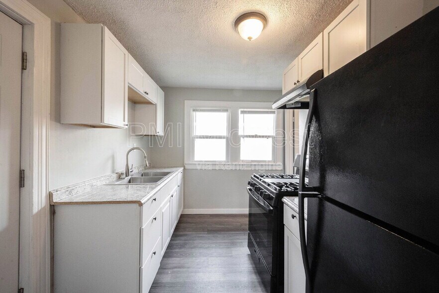 Building Photo - 3907 Hoyt Ave