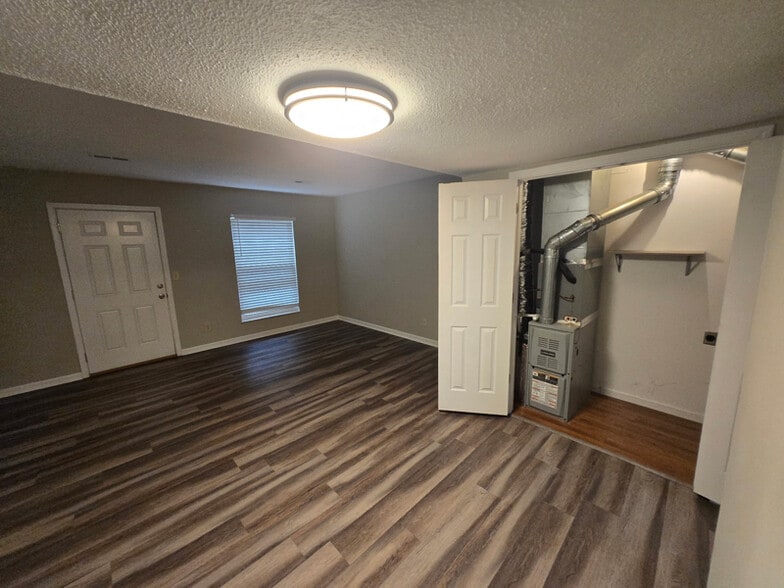 Building Photo - 118 Asbury Way