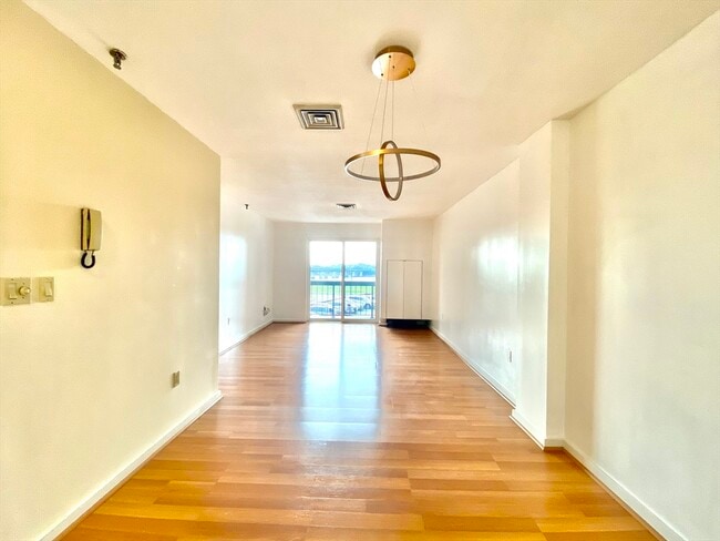 Building Photo - 90 Quincy Shore Dr