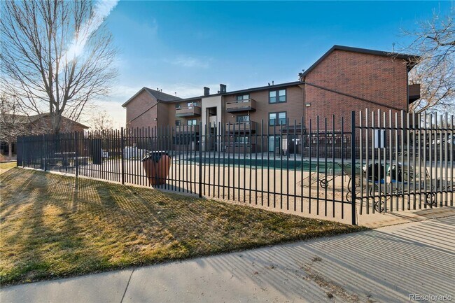 Building Photo - LOCATION LOCATION!! Newly updated 1-bed, 1...