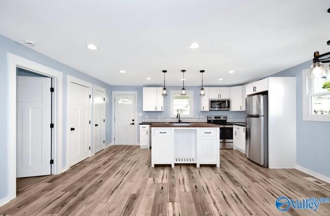 Building Photo - 3904 Cypress Ave SW