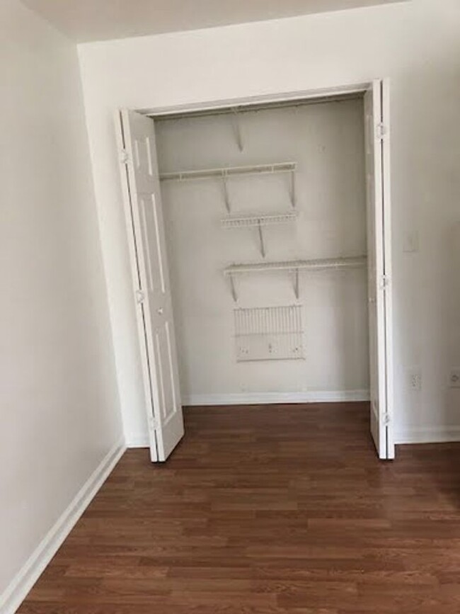 Building Photo - FOR RENT - Spacious 3BR/3BA Townhome!