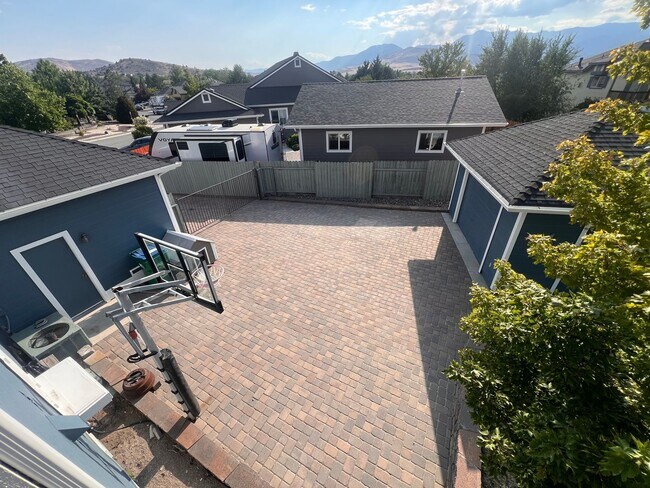 Building Photo - Large Beautiful Home off Toll Rd, South Reno