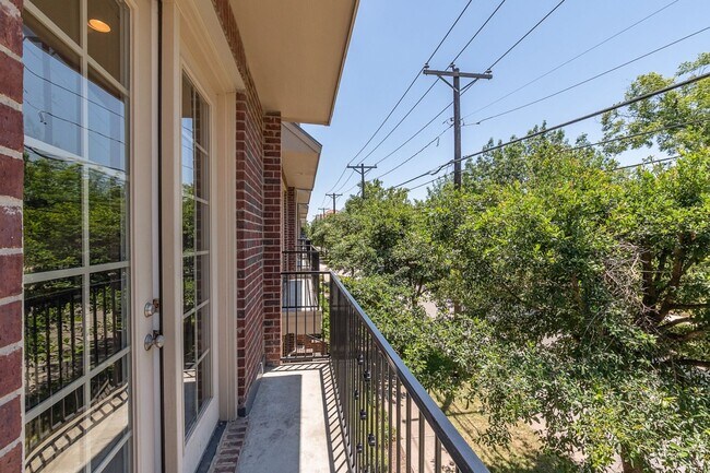 Building Photo - 2816 Lubbock Ave