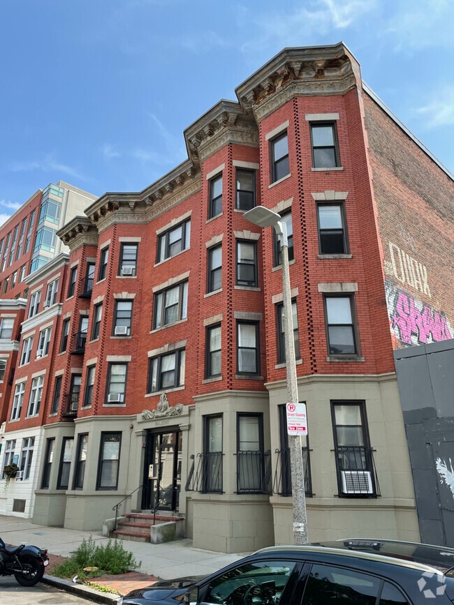 Building Photo - 54 Burbank St