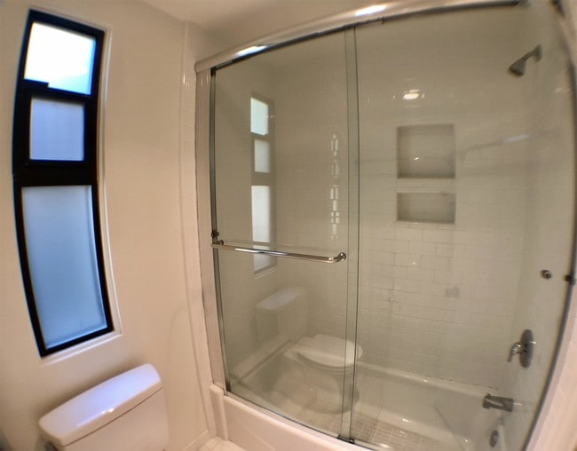 Building Photo - 328 Glenneyre St