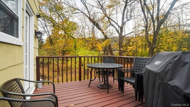 Building Photo - 100 E Sunnyside Ln