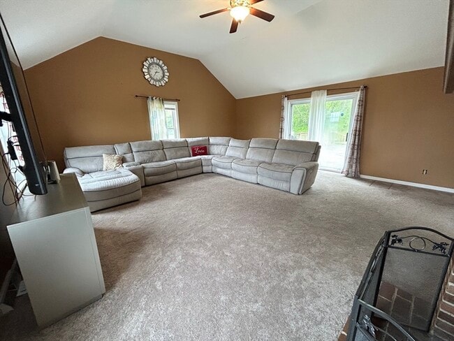 Building Photo - 35 Fox Meadow Dr