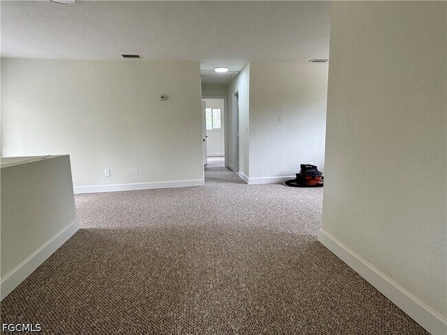 Building Photo - 2150 Panama Ave