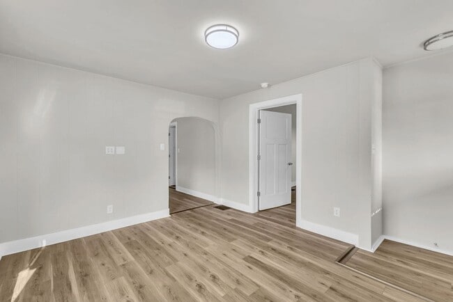 Building Photo - Bright & Updated 3-Bedroom Home Near Local Schools