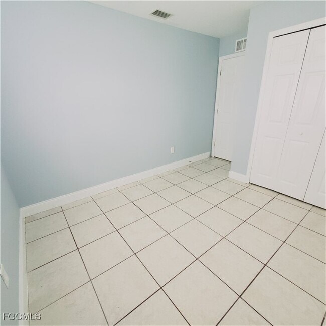 Building Photo - 779 Bedford Dr