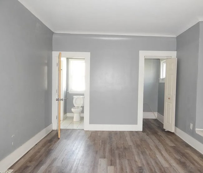 Building Photo - 10805 Hull Ave