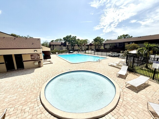 Building Photo - 785 S Village Dr