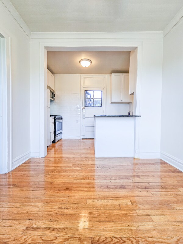 Building Photo - 4260 N Clark St