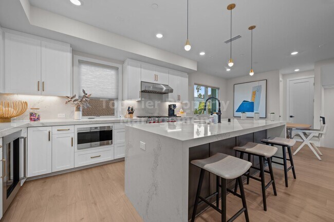 Building Photo - BRAND-NEW, FULLY-FURNISHED Luxury 3 bd / 3 ba Townhome in Coastal Carlsbad