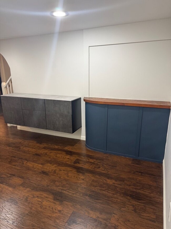 Building Photo - The Cozy Corner